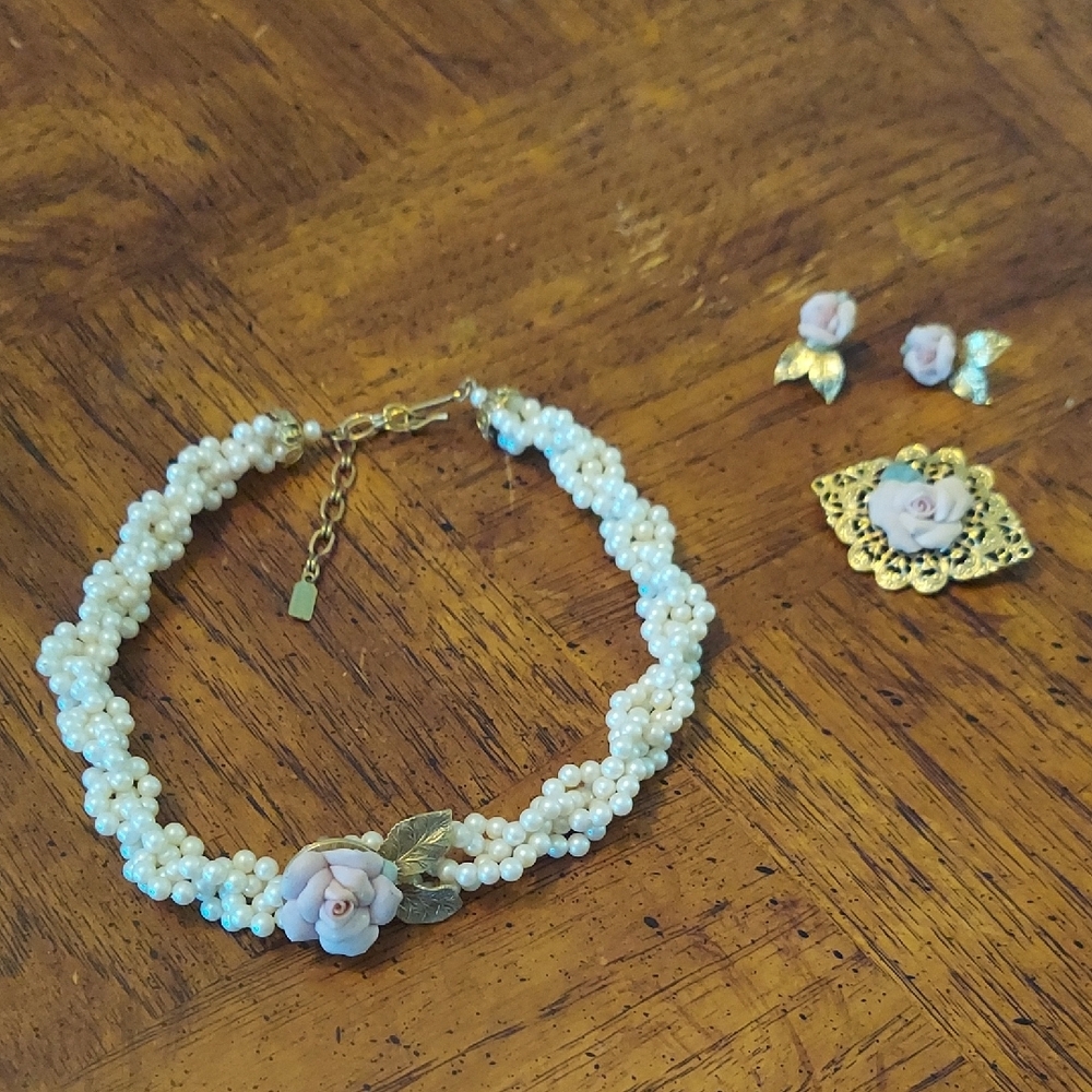 Elegant 1928 Pearl and Gold Floral Jewelry Set
